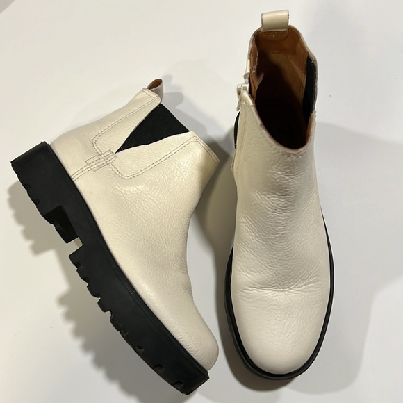 Zodiac - beige/off-white ankle boots, lug soles, 7.5, SHILOH - Picture 3 of 10